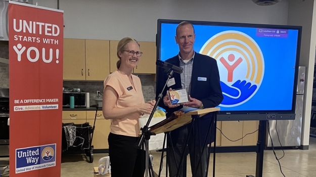 Brian Kreinbrink accepts Volunteer of the Year Award